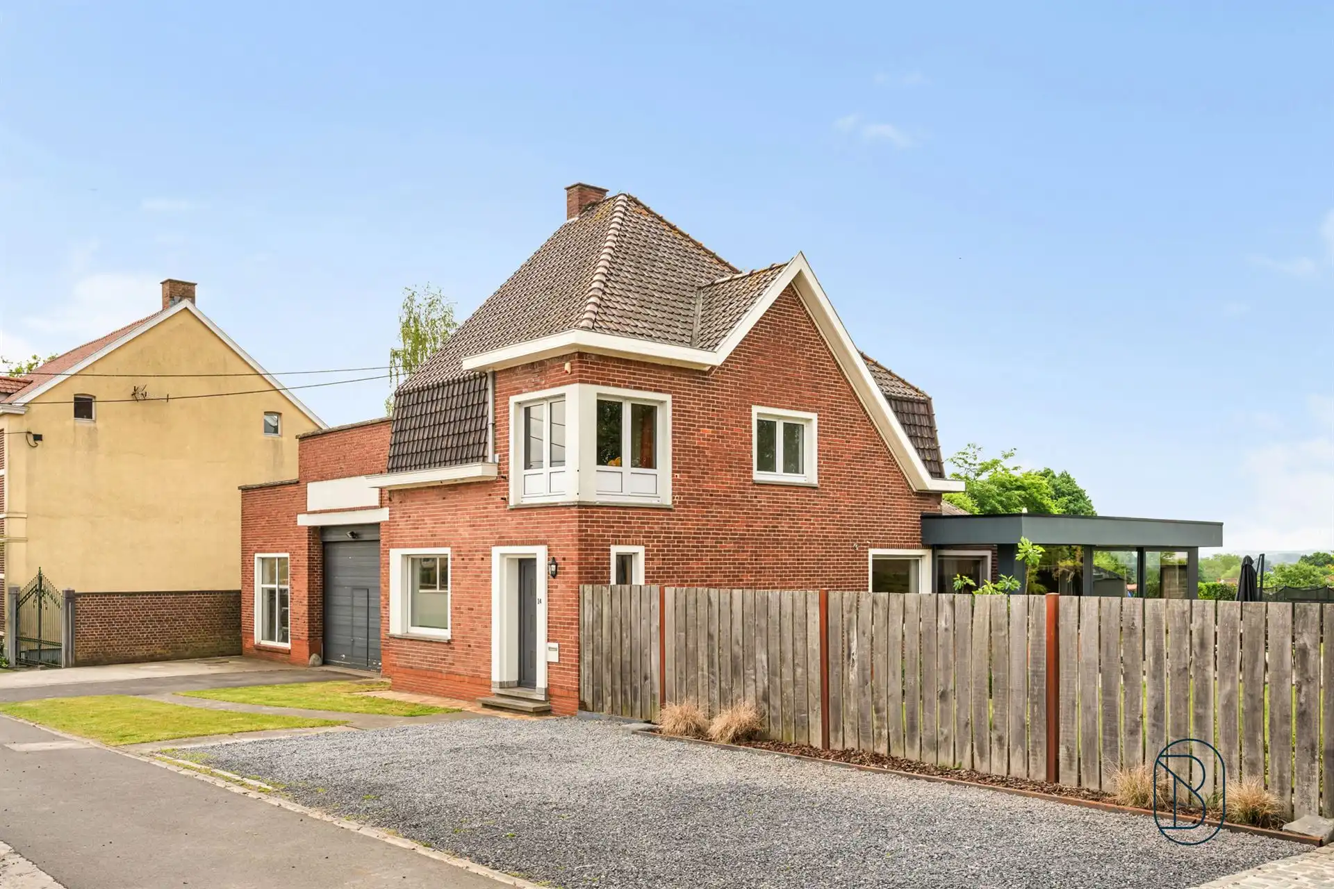 Instapklare woning met loods van 240 m² op topligging foto 17