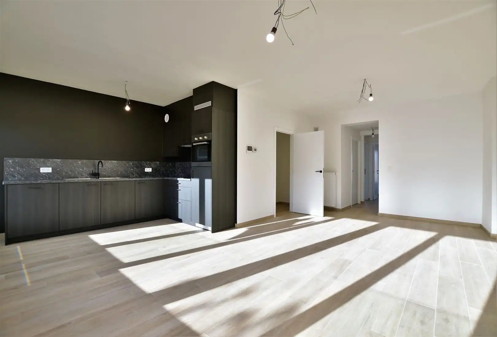 Prachtig dakappartement met terras, gelegen in het hartje van Sint-Gillis-Dendermonde. foto 4