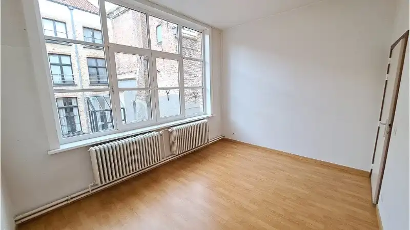 Ruim en lichtrijk 2-slaapkamerappartement te koop in Brugge foto 4
