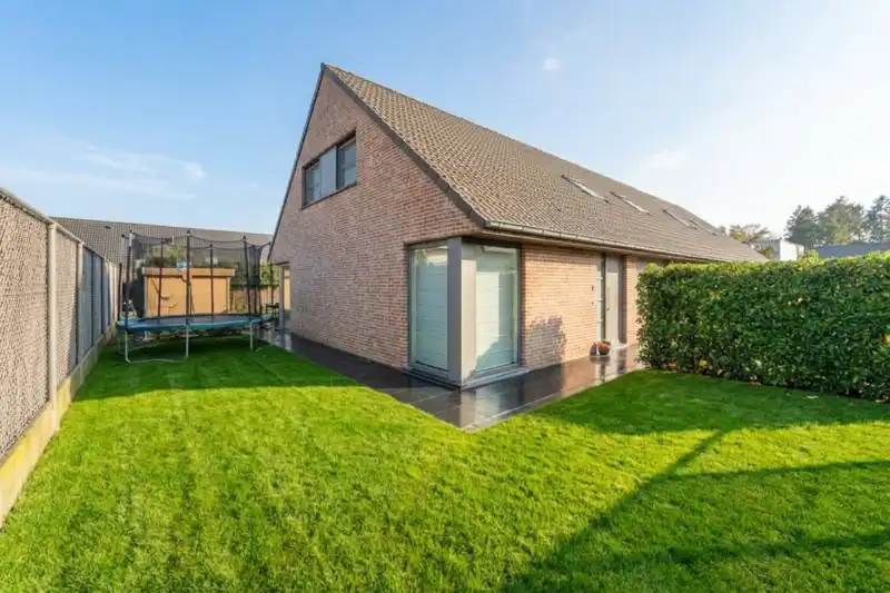 HOOGLEDE – Moderne gezinswoning met zonnige tuin en tal van extra’s! opp. 351 m² foto 19