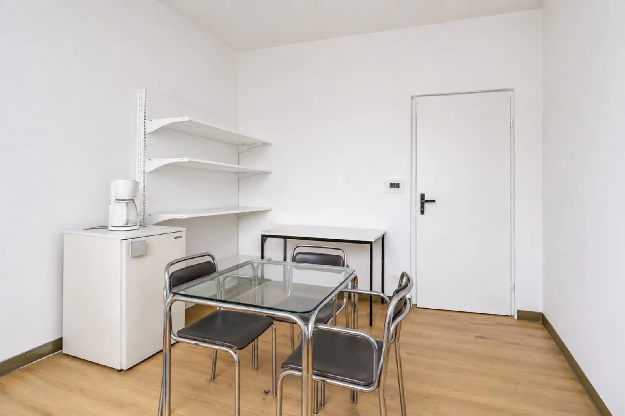 Gelijkvloerse handelsruimte op commerciële toplocatie foto 12
