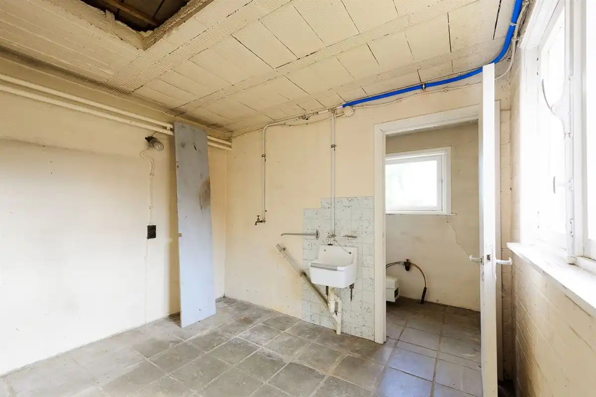 Te renoveren statige woning met mogelijkheden foto 15