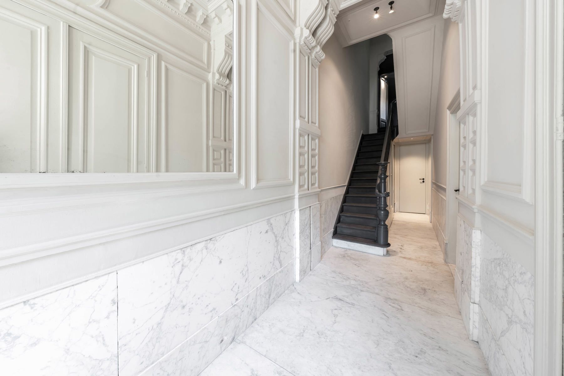 Stijlvol gerenoveerde herenwoning aan de voet van het KMSKA foto 18