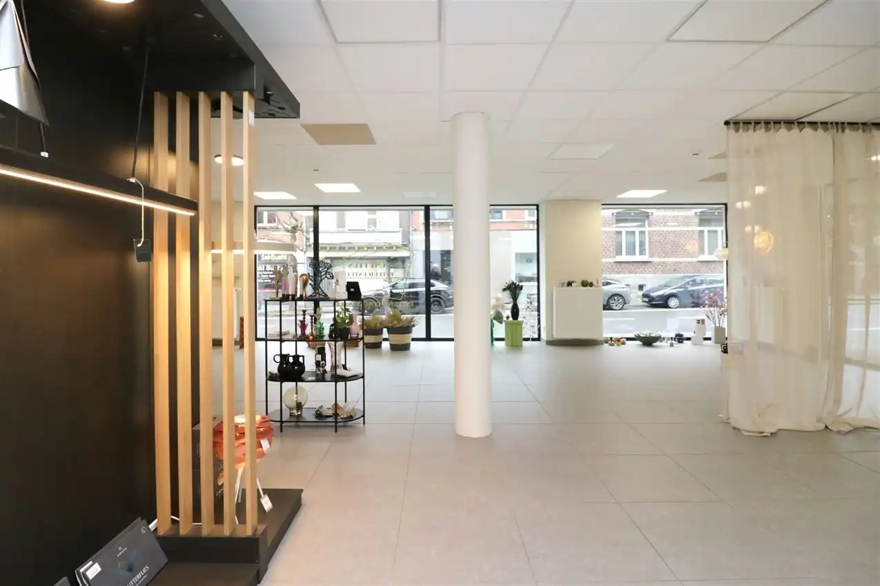 handelszaak met grote zichtbaarheid te midden van centrum foto 20