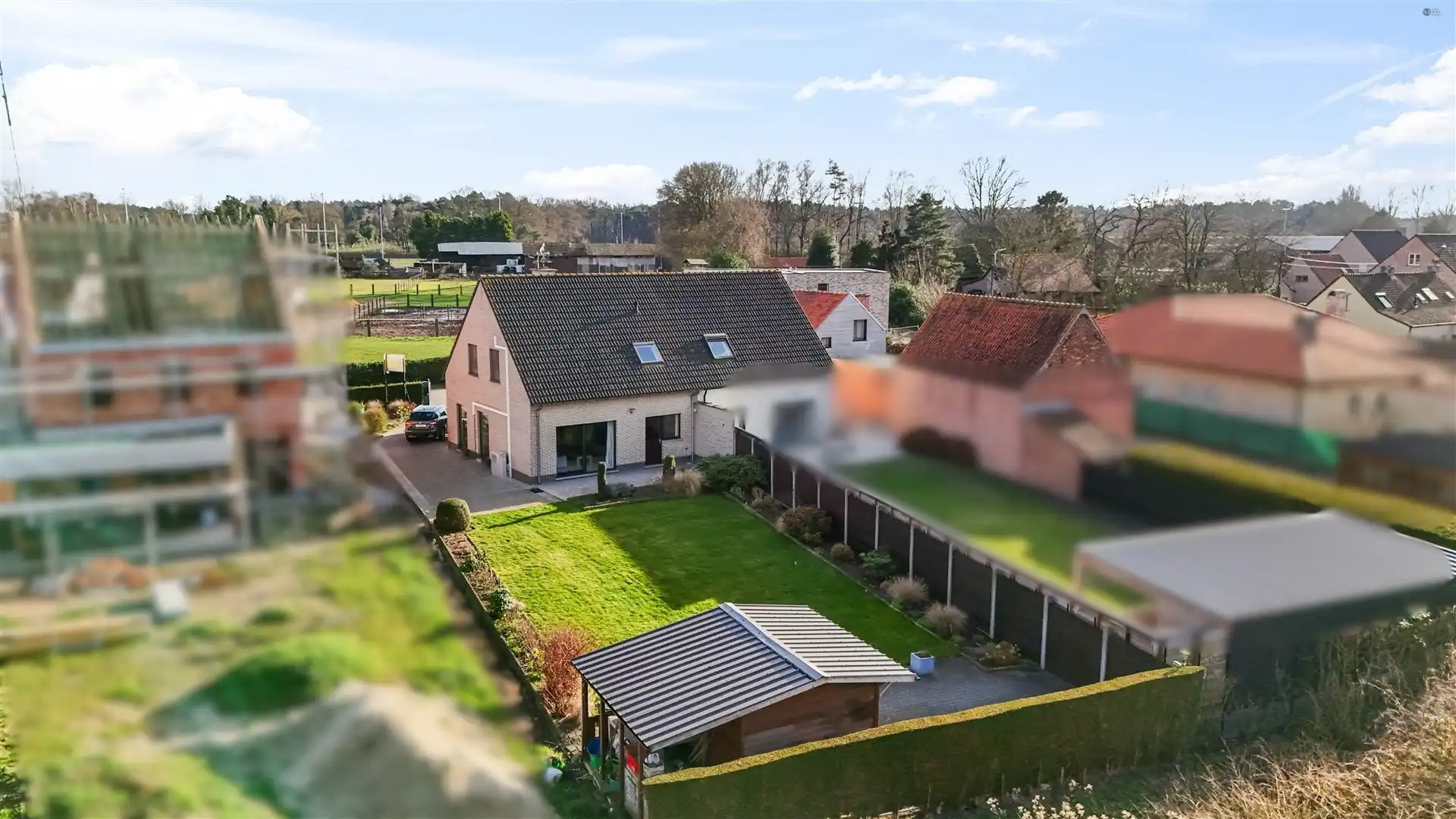 Goed onderhouden HOB met 3 slaapkamers op een ruim perceel foto 3