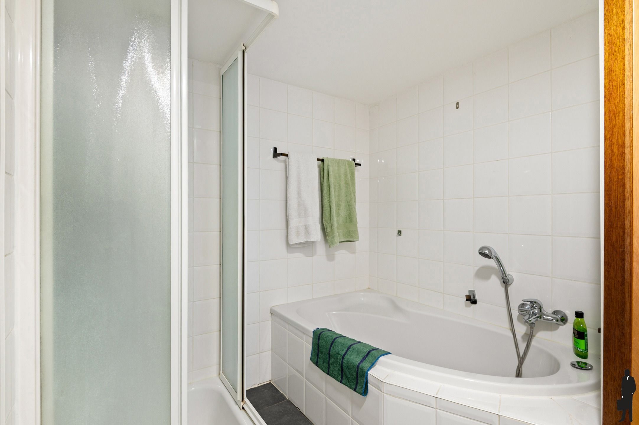 Exclusieve villa met conciërgewoning op 4.102m² foto 32