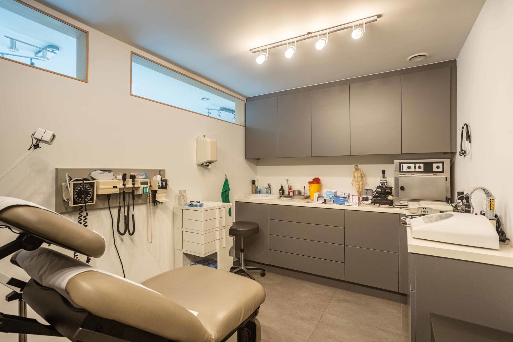 Gelijkvloers kantoor/praktijkruimte bij station Denderleeuw foto 13