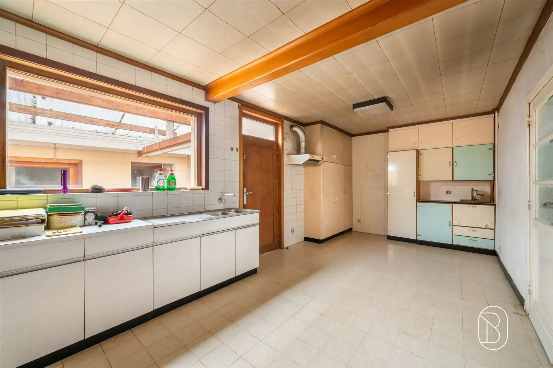Te renoveren woning met leuke tuin foto 7