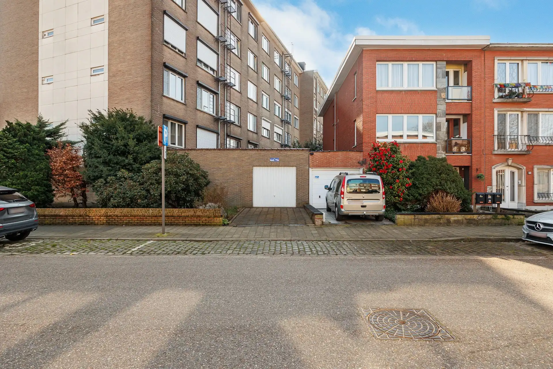 Lichtrijk appartement met garage nabij park Ertbrugge foto 2