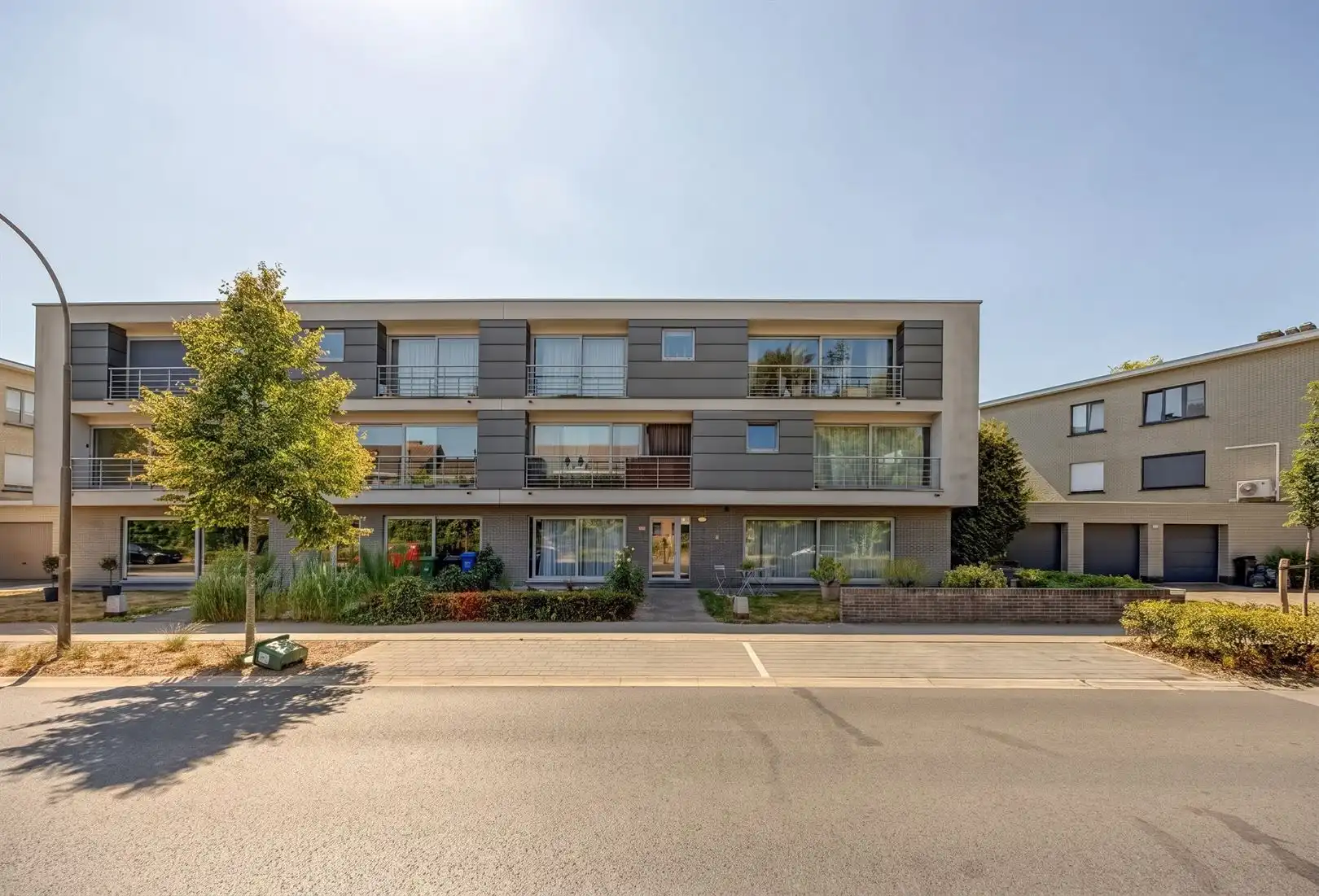 Modern appartement met balkon foto {{pictureIndex}}