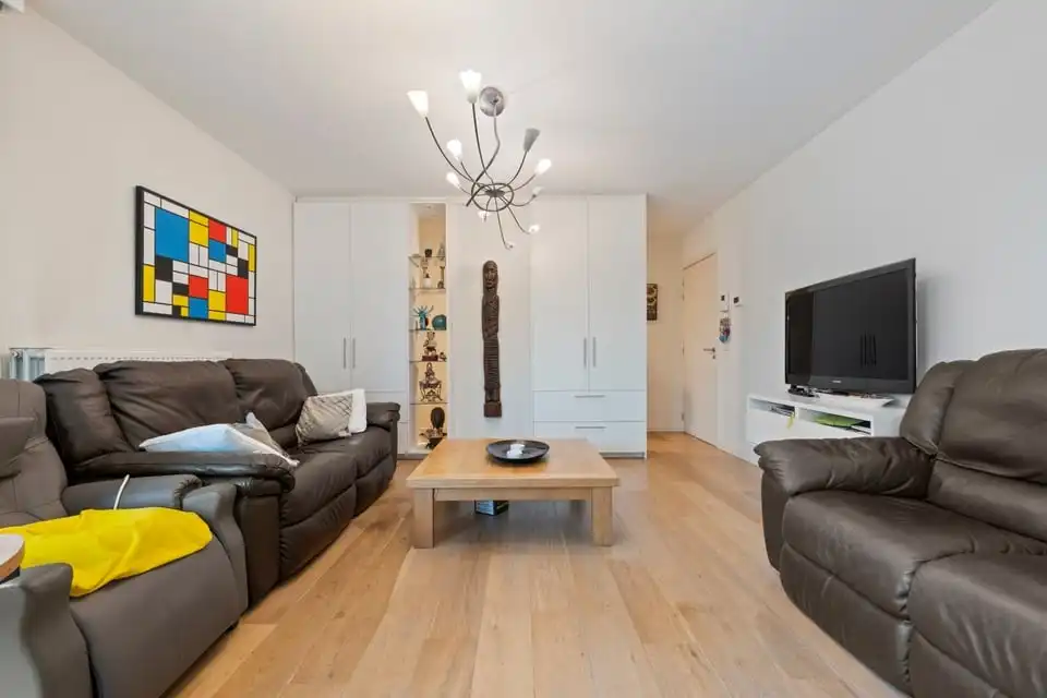 MODERN GELIJKVLOERS APPARTEMENT MET TERRAS EN STAANPLAATS IN SINT-TRUIDEN foto 6