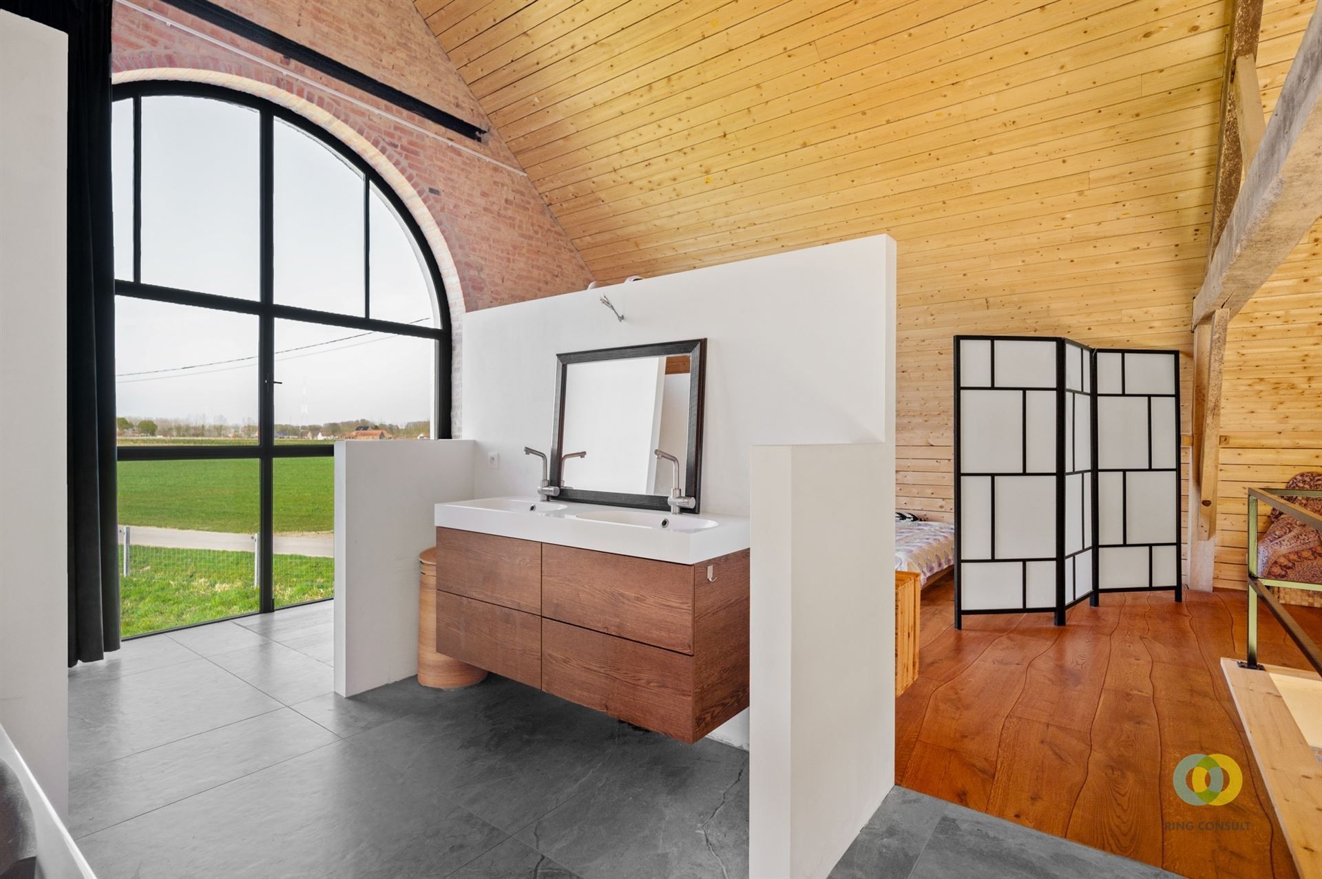 Smaakvolle totaalrenovatie met schuur foto 21