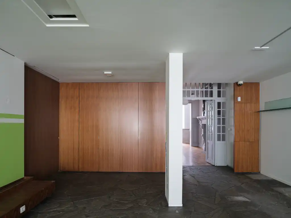 Handelspand gelegen achter een statige gevel op een vlot bereikbare locatie tegenover het Citadelpark. foto 10