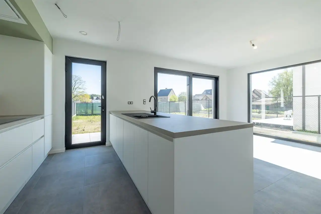 Instapklare nieuwbouwwoning met 3 slk foto 10