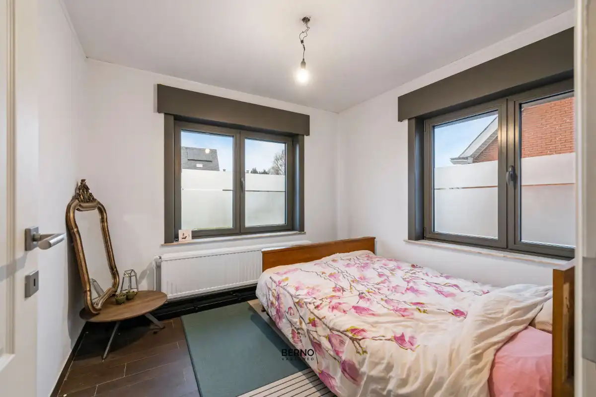 Instapklare halfopen bebouwing met ruime kelder foto 11