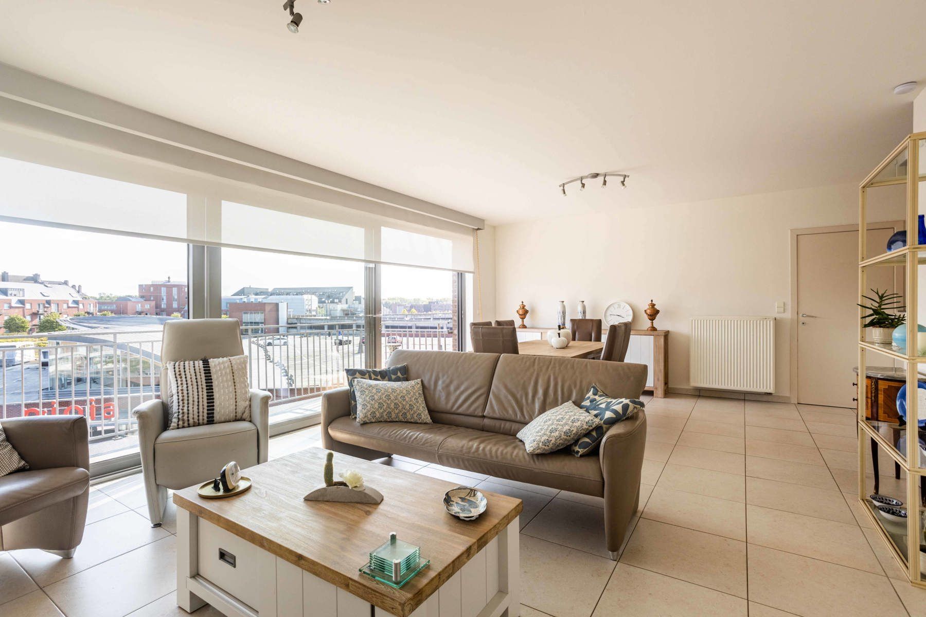Appartement met ruim terras en autostaanplaats op toplocatie foto {{pictureIndex}}