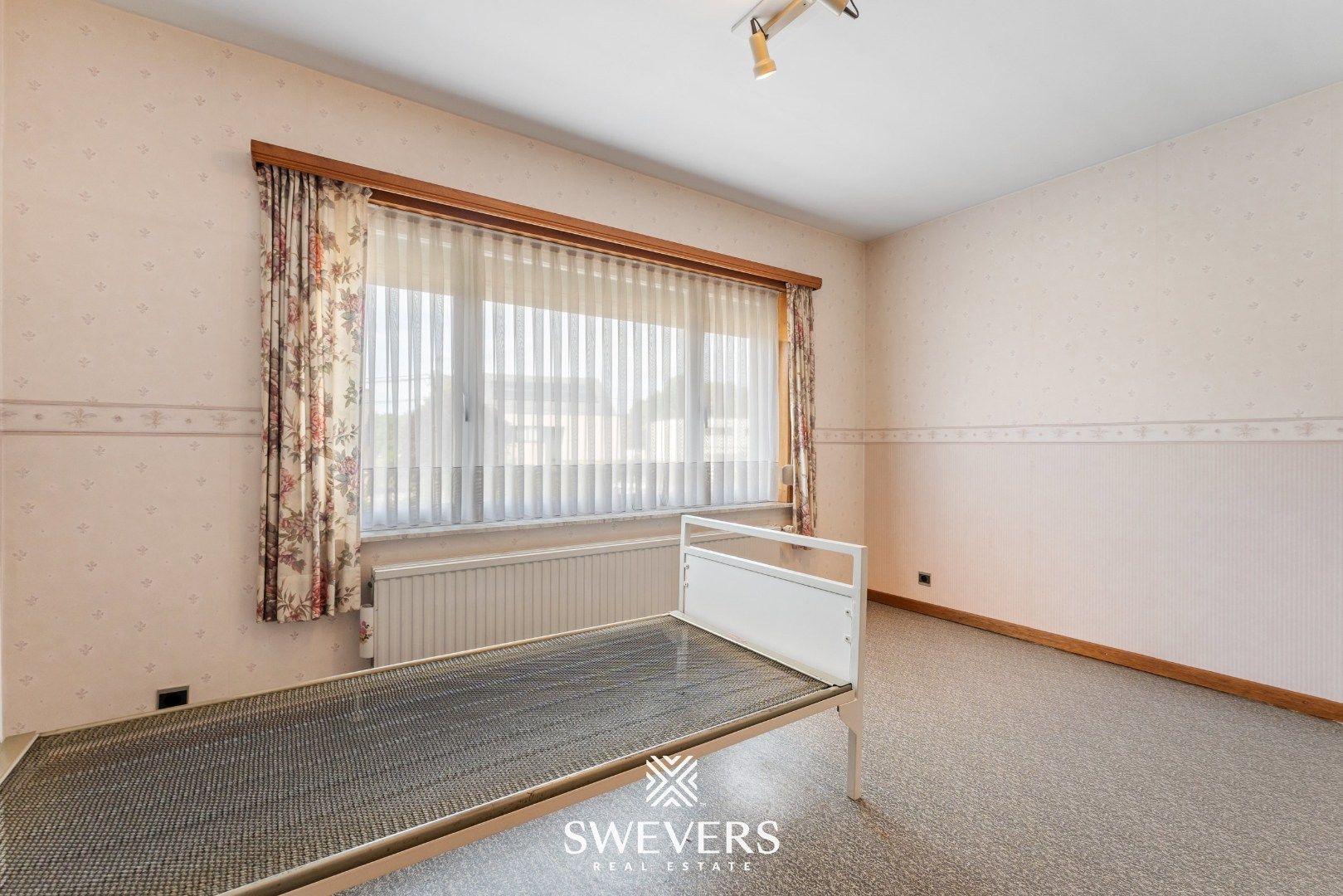 Ruime gezinswoning met 5 SLPK en veel potentieel in groene omgeving foto 13