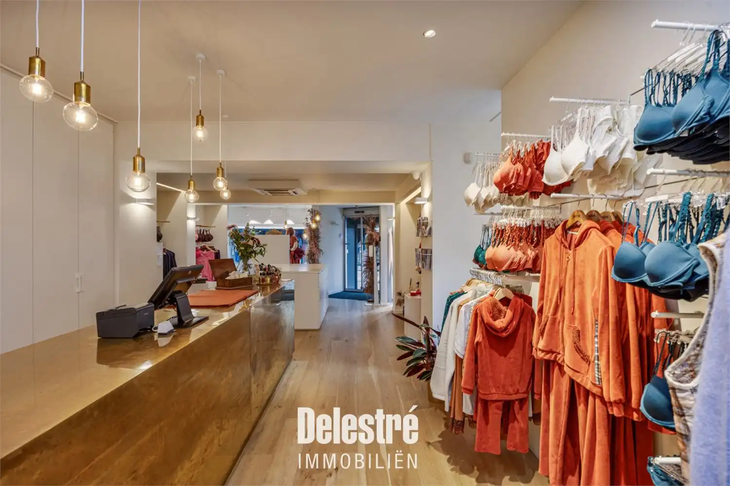 KARAKTERVOLLE HANDELSEIGENDOM MET POTENTIEEL foto 10