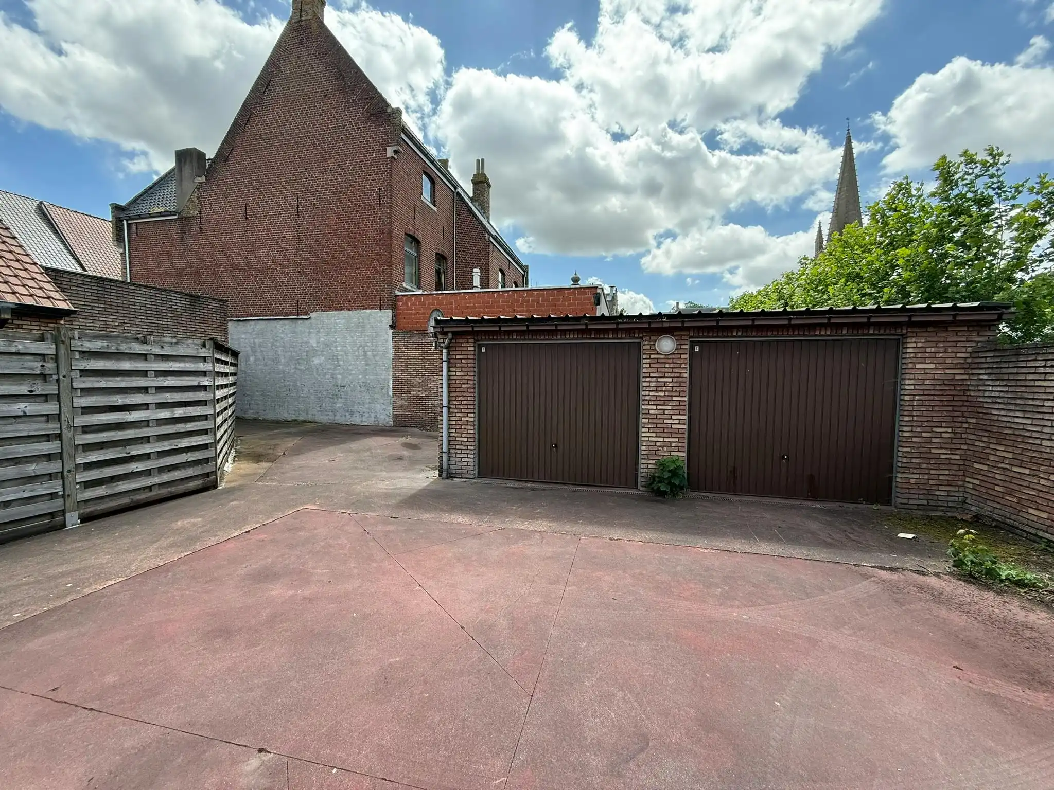 Garagecomplex met 5 garages te koop in Elverdinge foto 3