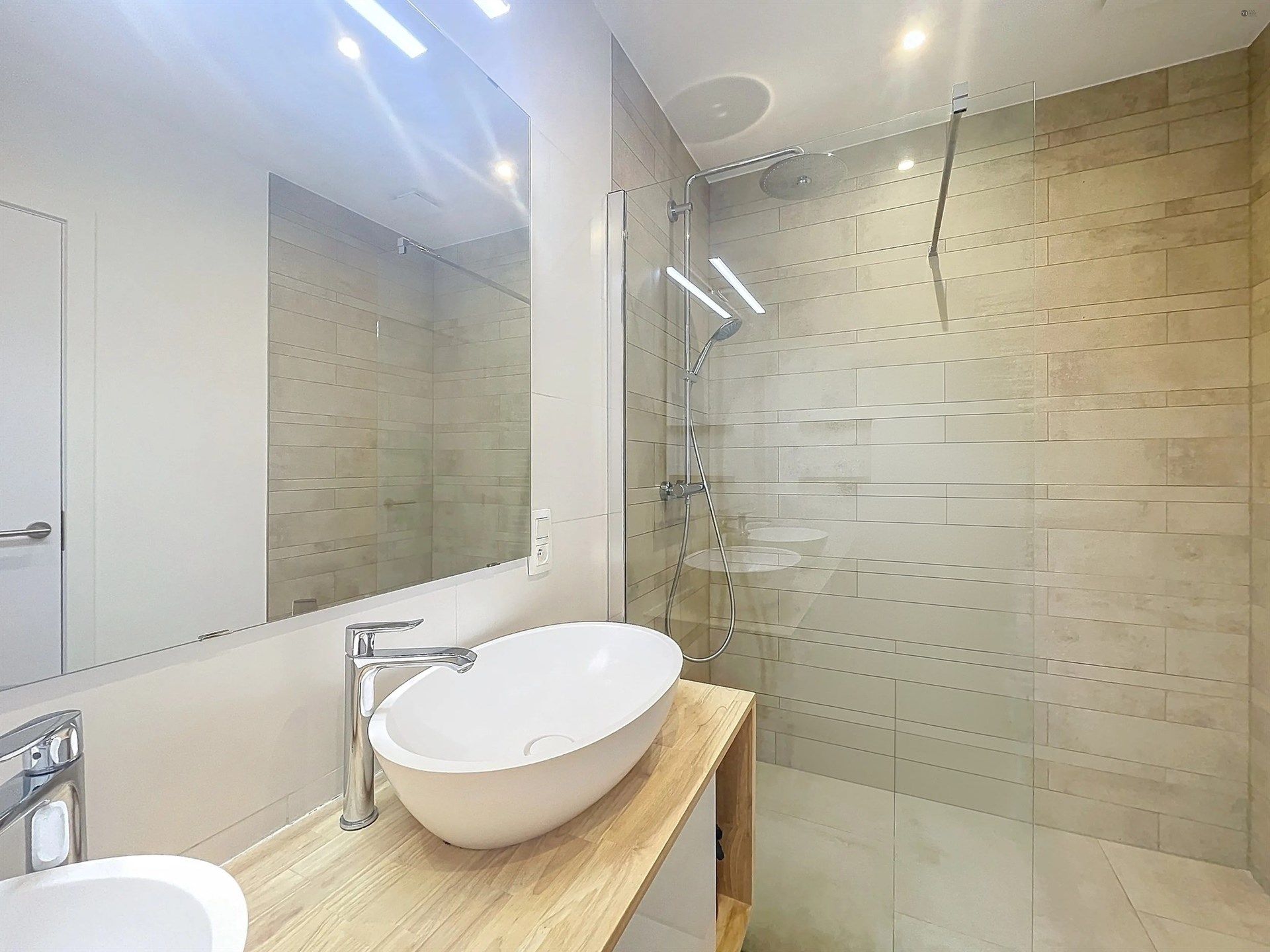 Prachtig instapklaar appartement met 3 slaapkamers en terras in Kruibeke. foto 8