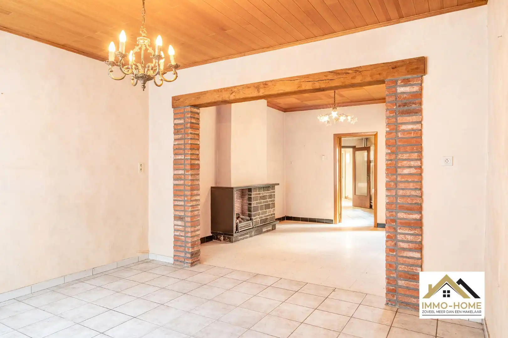 Te renoveren woning met garage centrum Beervelde!  foto 6