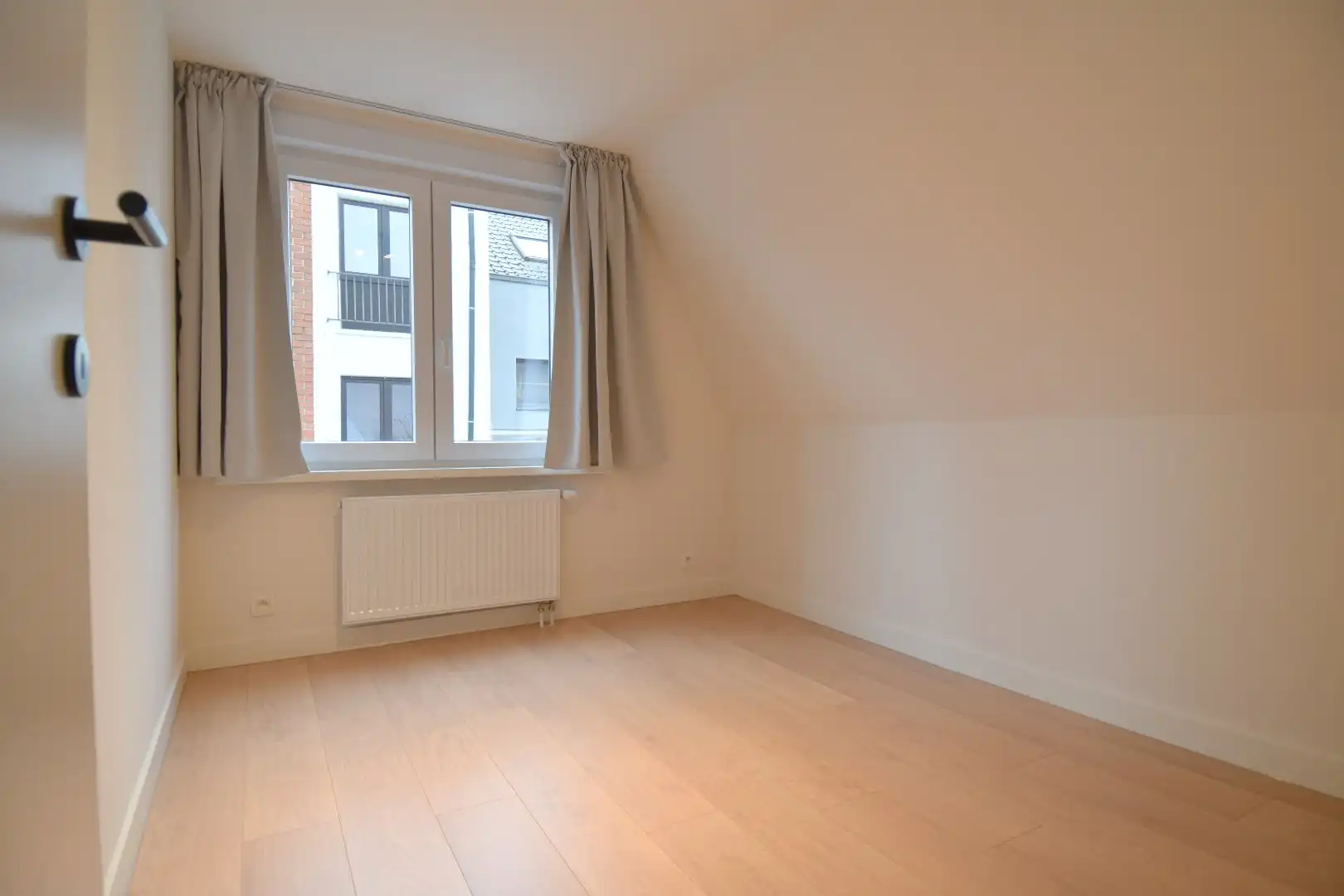 Gerenoveerde woning met tuin en 3 slaapkamers in Kortrijk foto 12