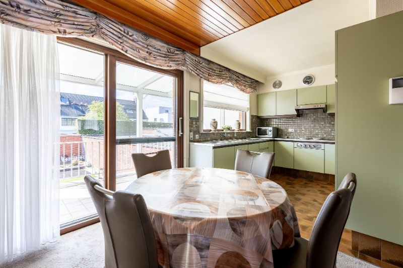 Bel-etagewoning met potentieel in hartje Izegem. foto 7