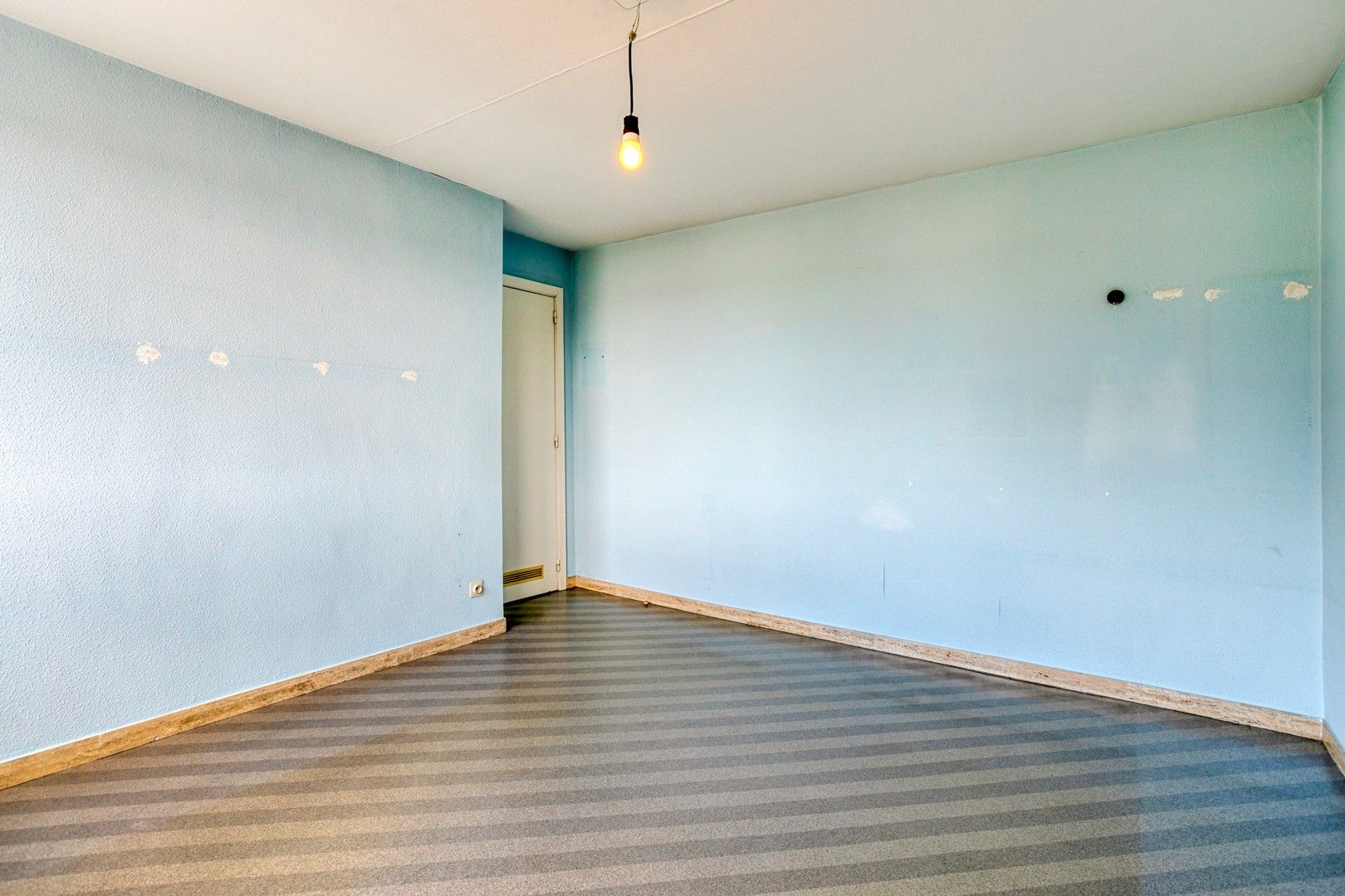 Op te frissen woning met kantoorruimte en garage te Sint-Michiels foto 17