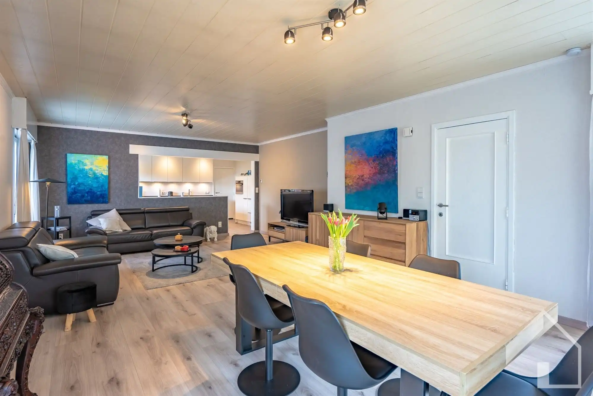 Ruime gelijkvloerse woning met 3 slaapkamers en garage foto 3