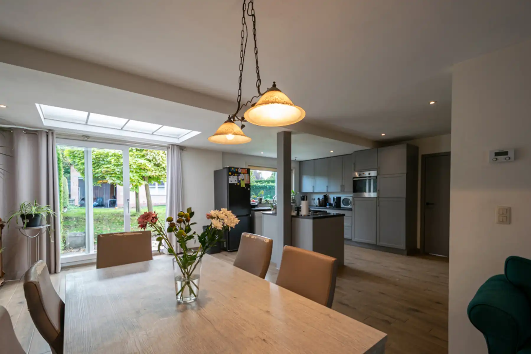 HALFOPEN BEBOUWING MET DUBBELELE GARAGE & MAGAZIJN foto 3