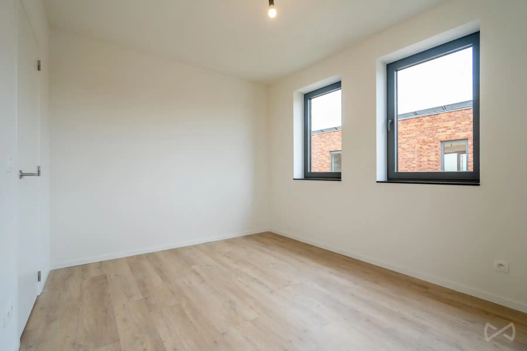 Nieuwbouw met terras en staanplaats  foto 5