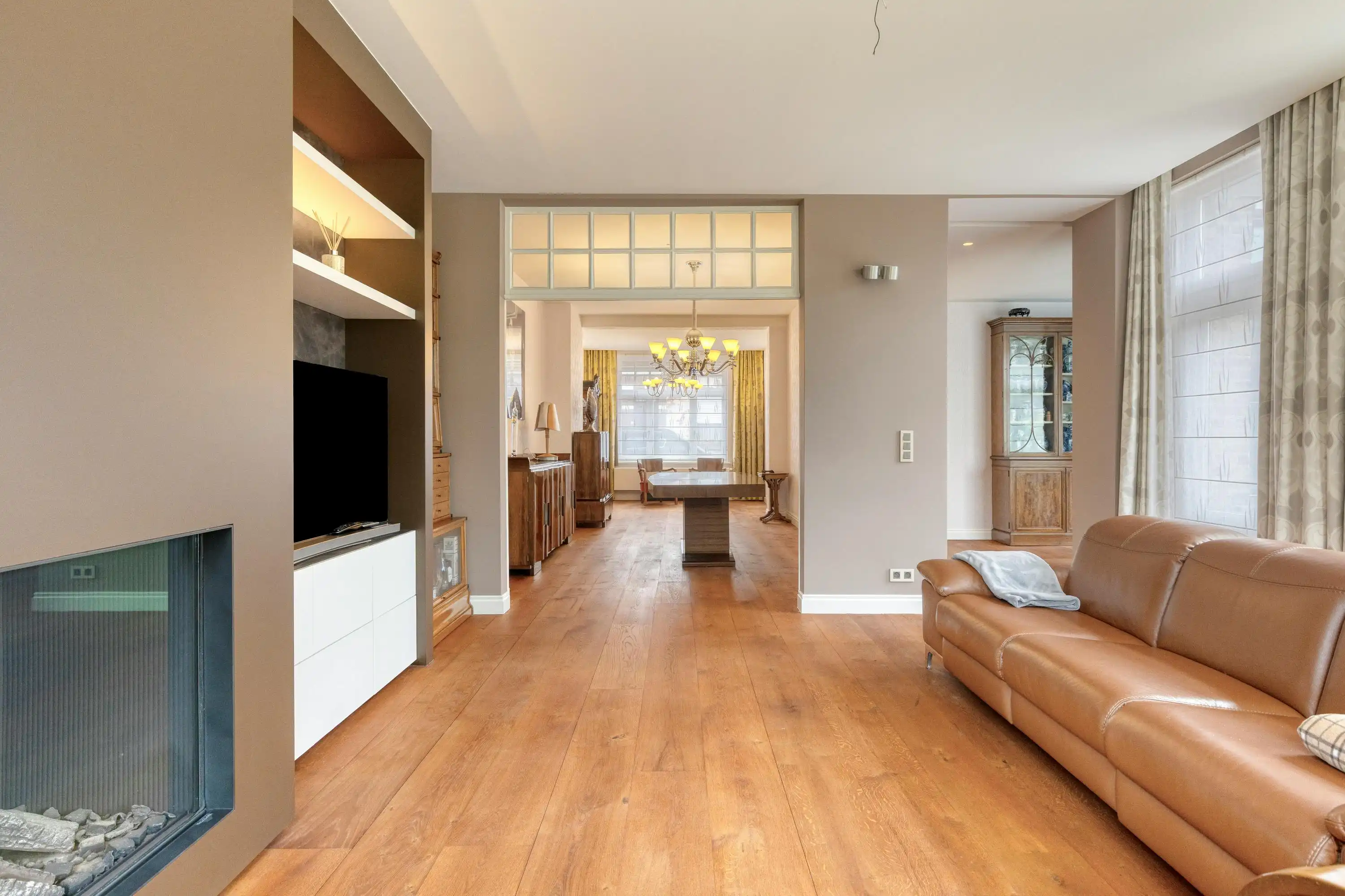 Klassevol huis met 5 slaapkamers, 3 badkamers, garage en ruime tuin te Sint-Kruis (Brugge) foto 5