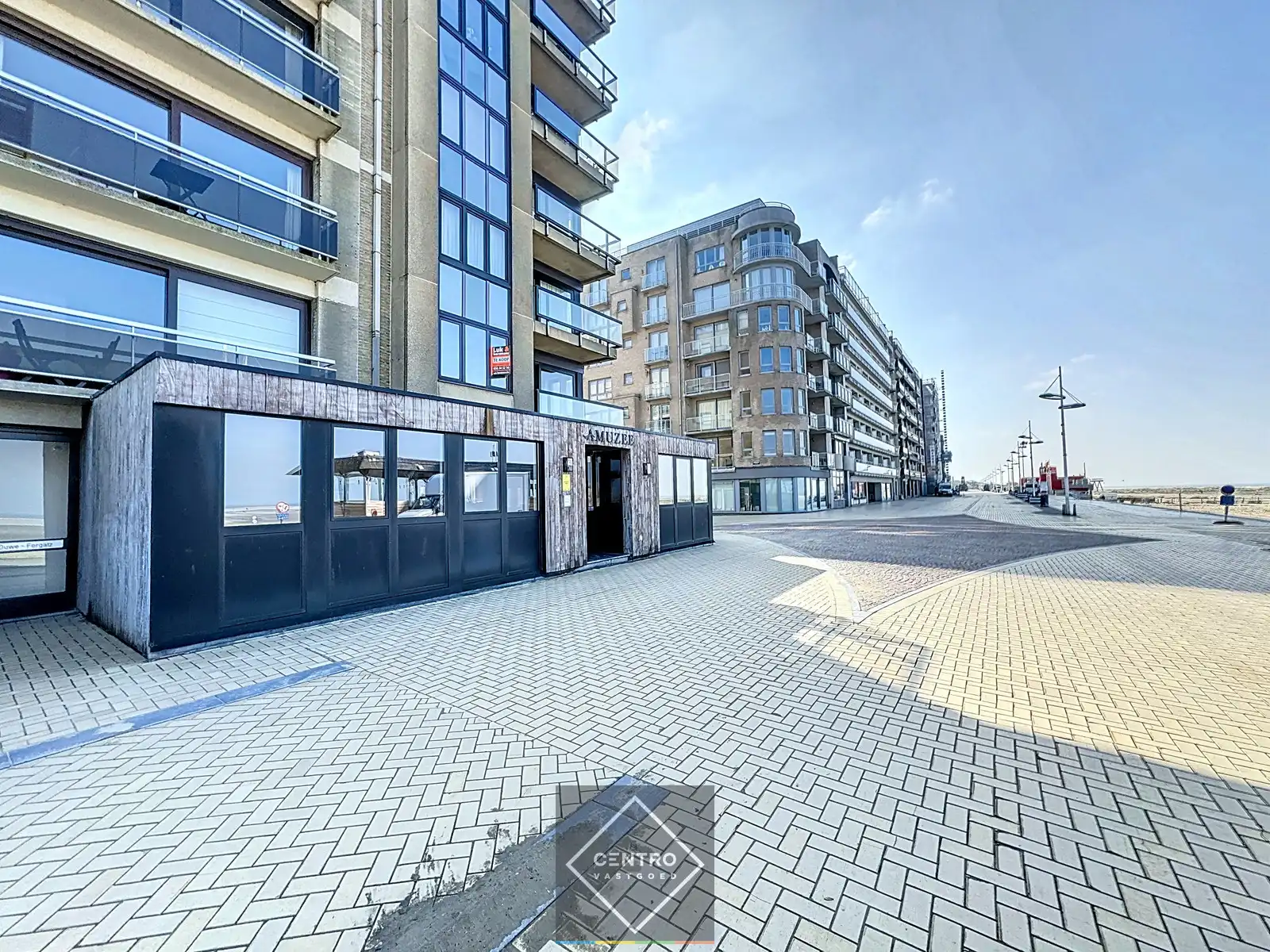 Uniek & exclusief aanbod: instapklaar (zo goed als nieuw) HORECAPAND (restaurant/brasserie), inclusief de VOLLEDIGE inboedel TE KOOP op de zeedijk te Zeebrugge! foto 2