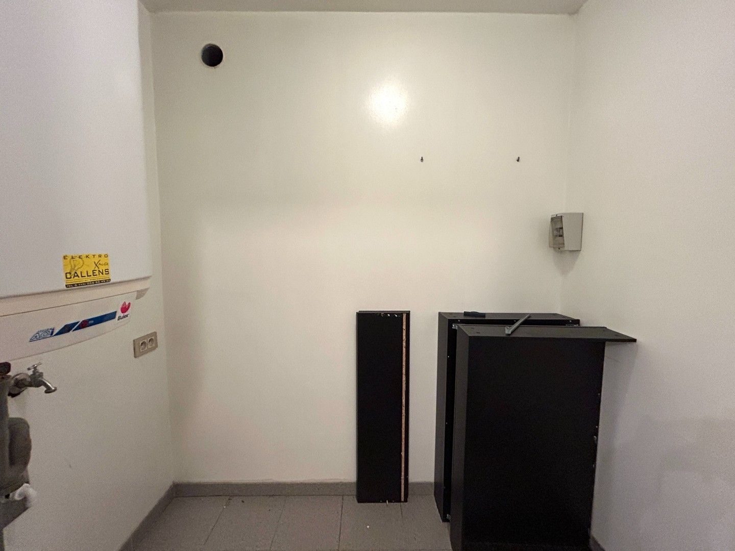 Instapklaar 1-slaapkamer appartement in hartje Kortrijk! foto 11