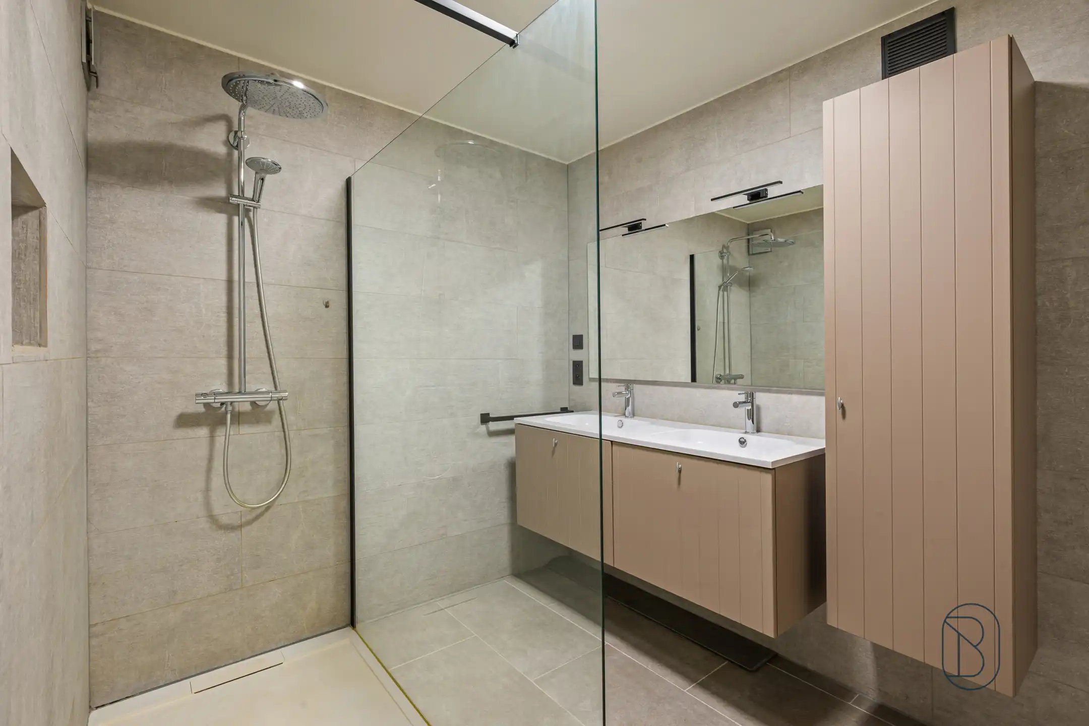 Instapklaar 2-slaapkamerappartement met garage in Harelbeke foto 13