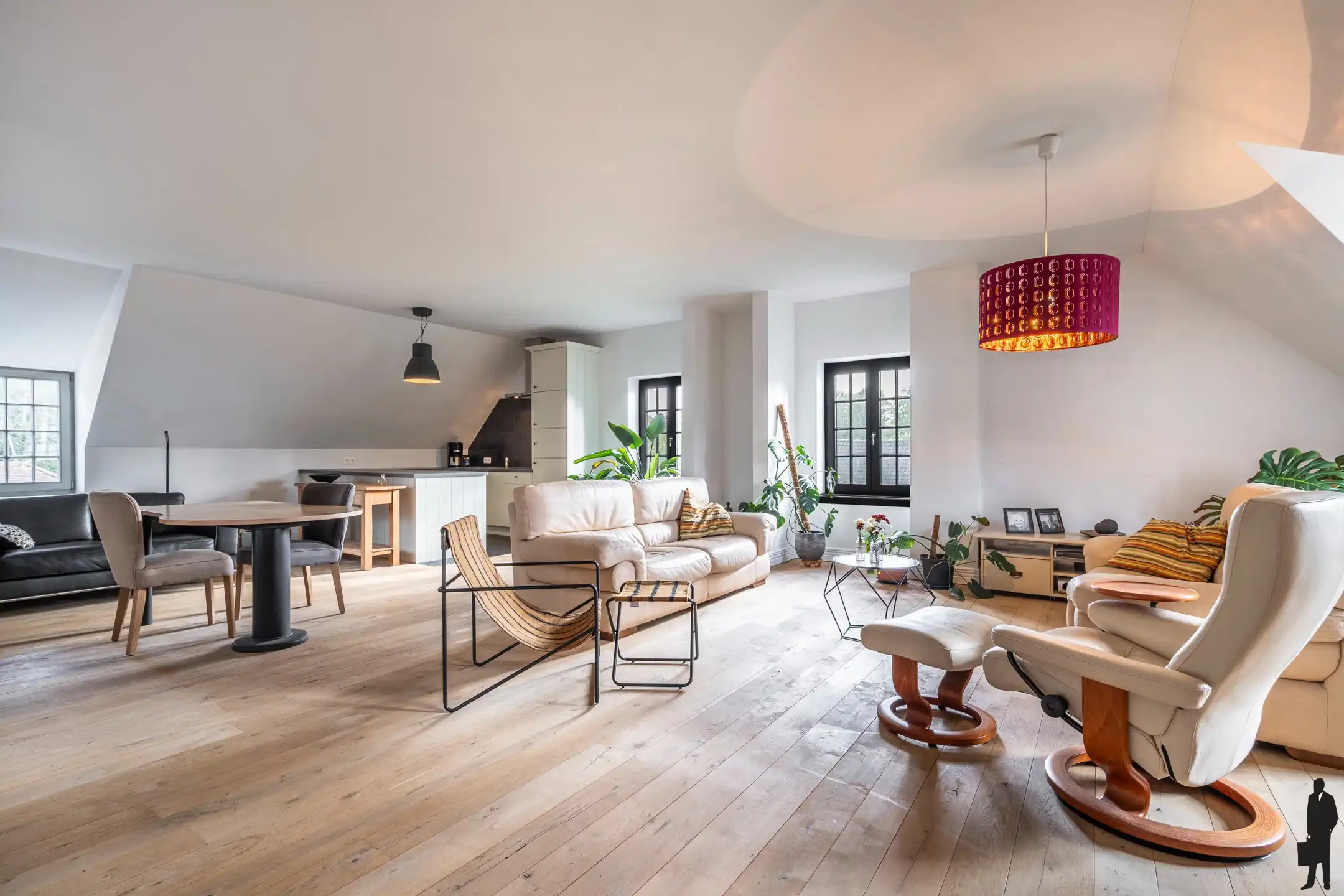 Unieke villa met studio en zwembad op maar liefst 4.270 m² foto 13