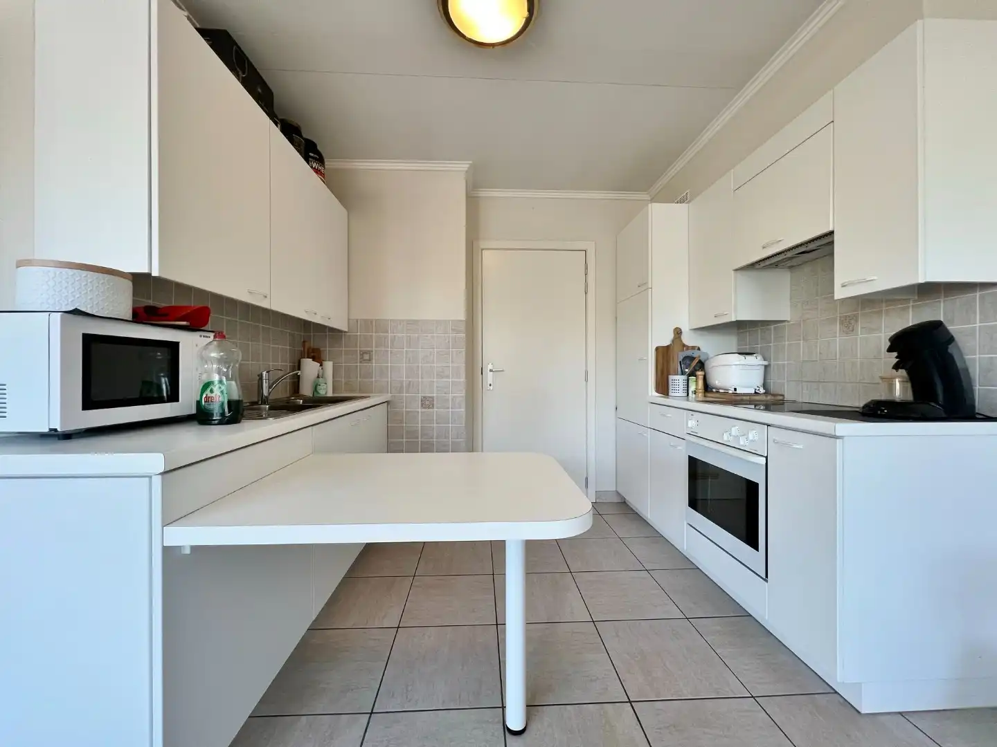 Rustig en tevens centraal gelegen appartement met ruim terras en garage.  foto 5