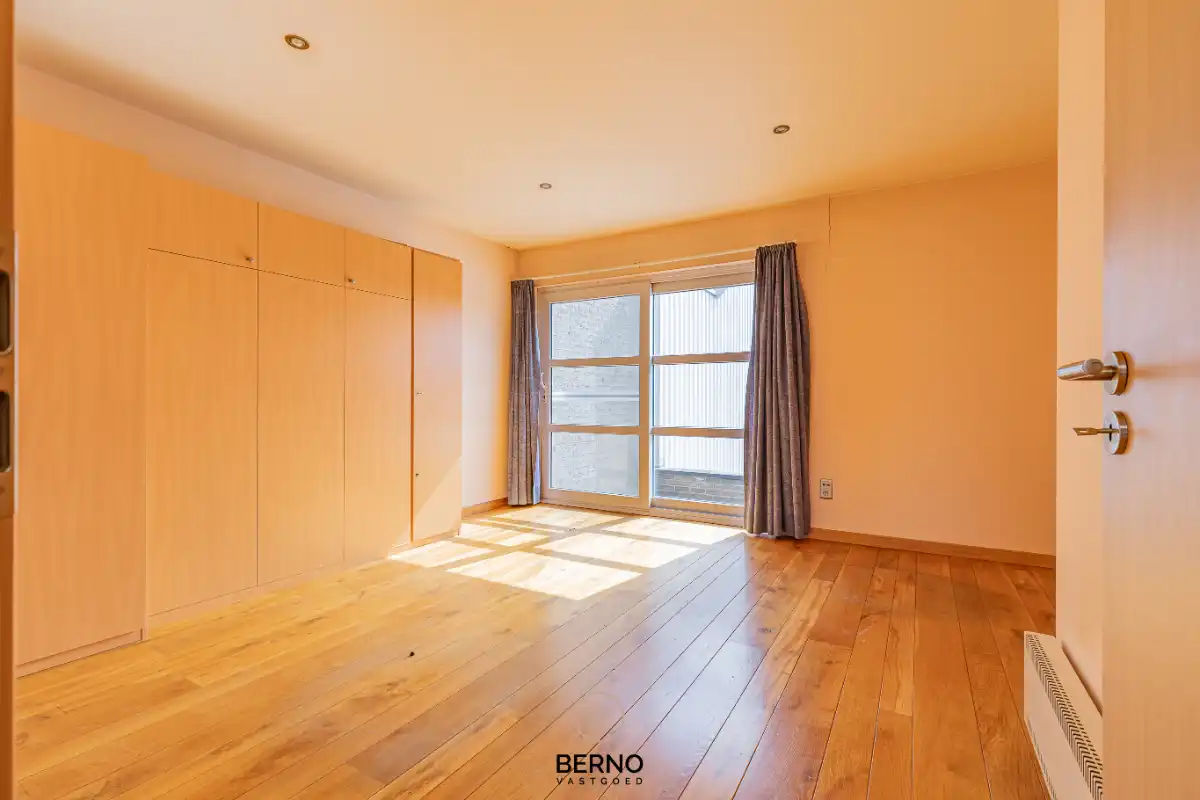 Multifunctionele eigendom met woning en magazijn (300 m²) op 14 are foto 10