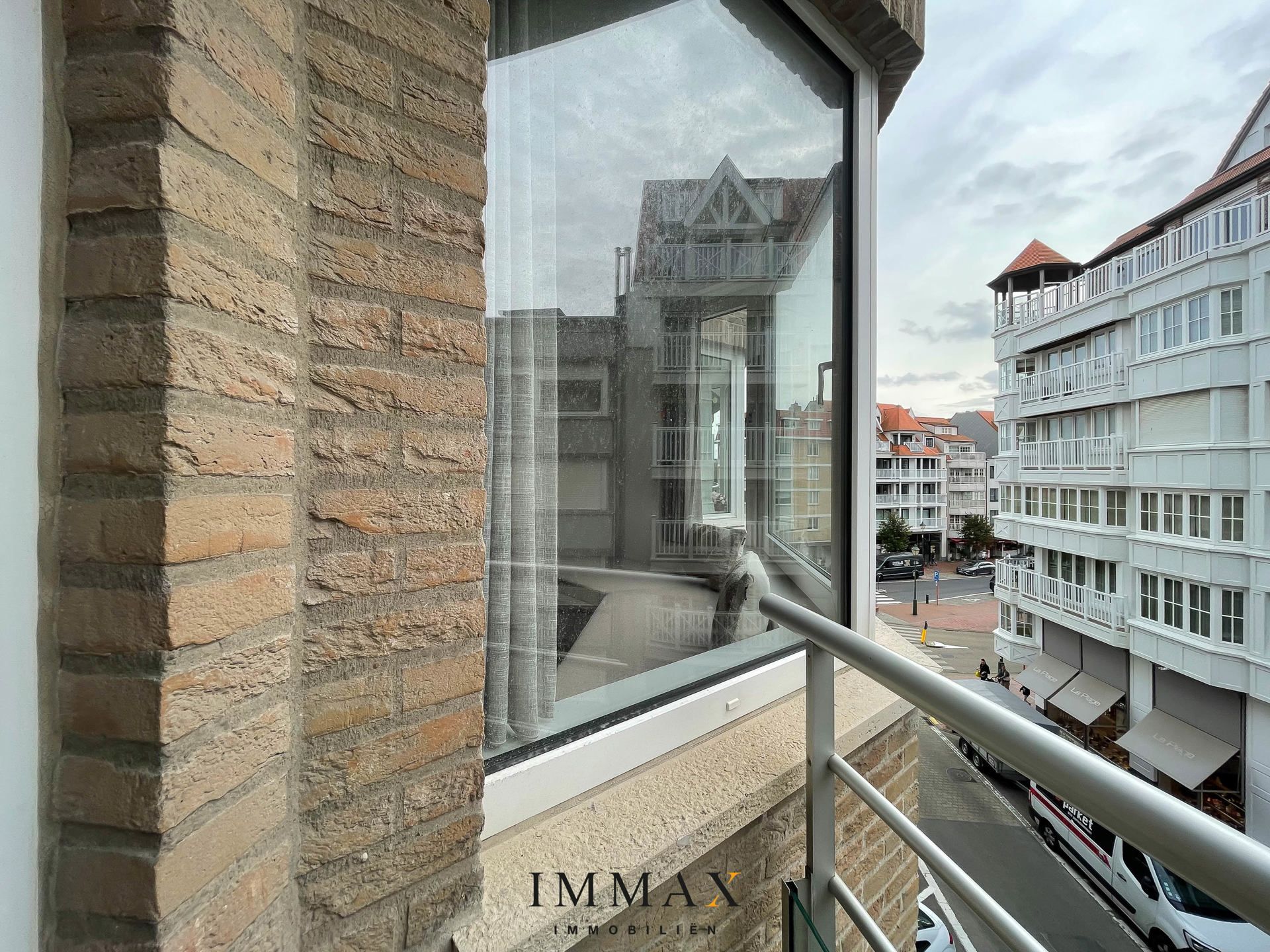 Luxueus gerenoveerd, zijdelings zeezicht appartement | Knokke foto 12