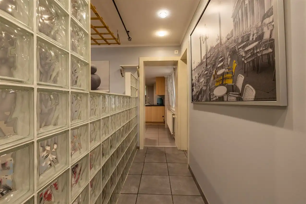 Handelswoonst met volledig uitgeruste frituur en appartement foto 12