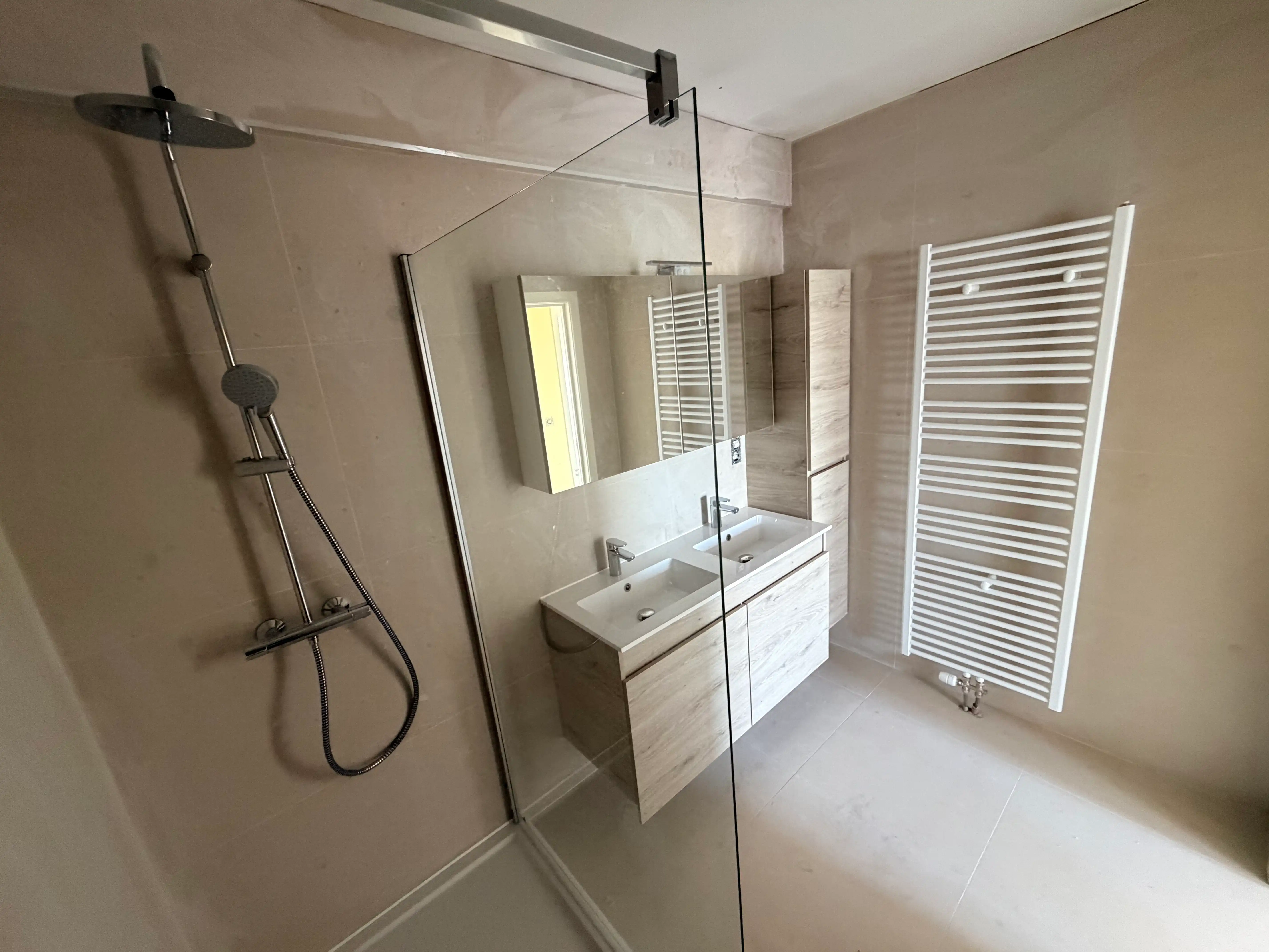--- NIEUW --- Mooi gerenoveerd appartement (87m²) met 2 slaapkamers. foto 7