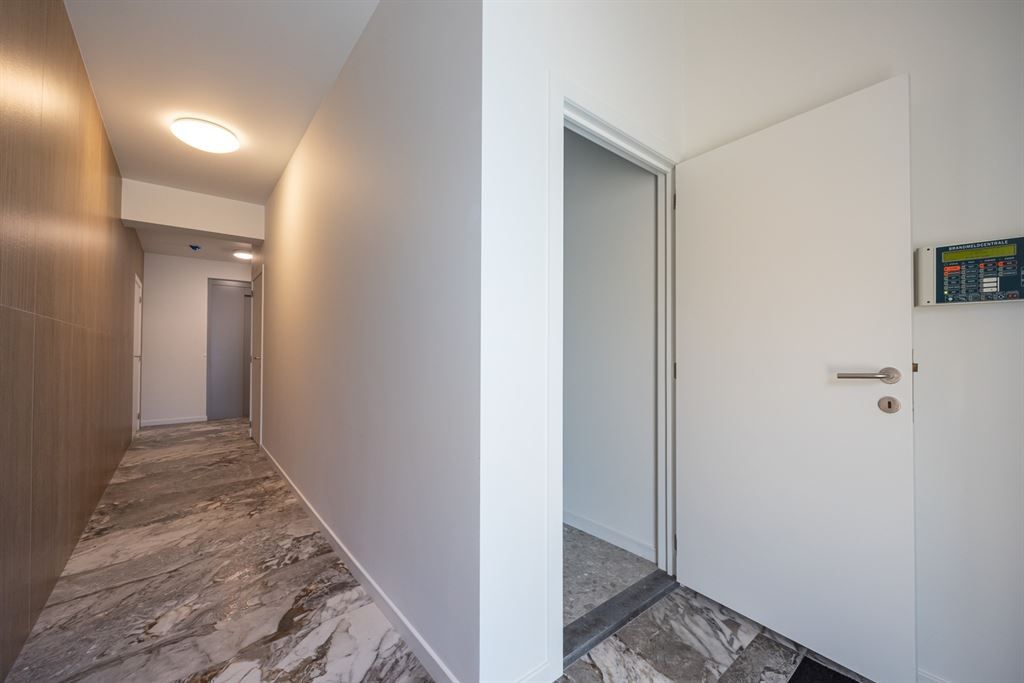 Kwaliteitsvol gerenoveerd appartement met zonnig terras foto 17