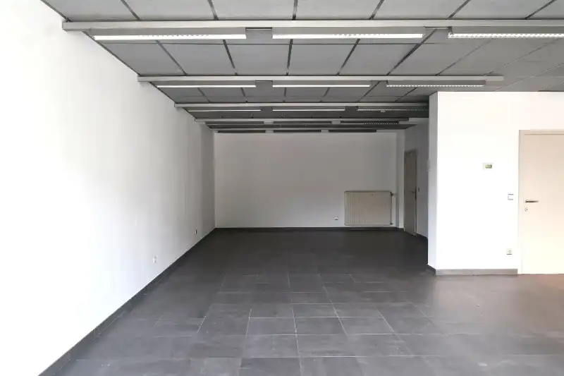 Handelspand van 122 m² met mogelijkheid tot ruim horecaterras in Genk-centrum, tegenover Shopping 1 foto 6