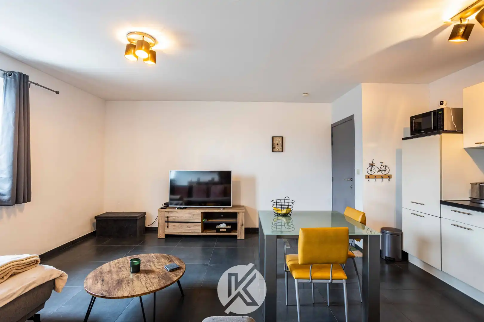 Stijlvol appartement met twee slaapkamers en staanplaats foto 4