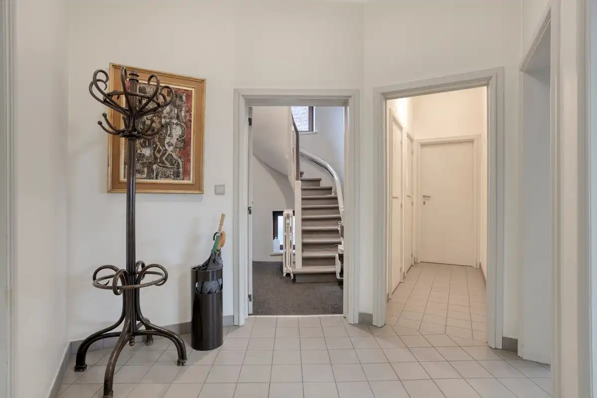 Uniek opbrengstgebouw op toplocatie met garage in Strombeek foto 2