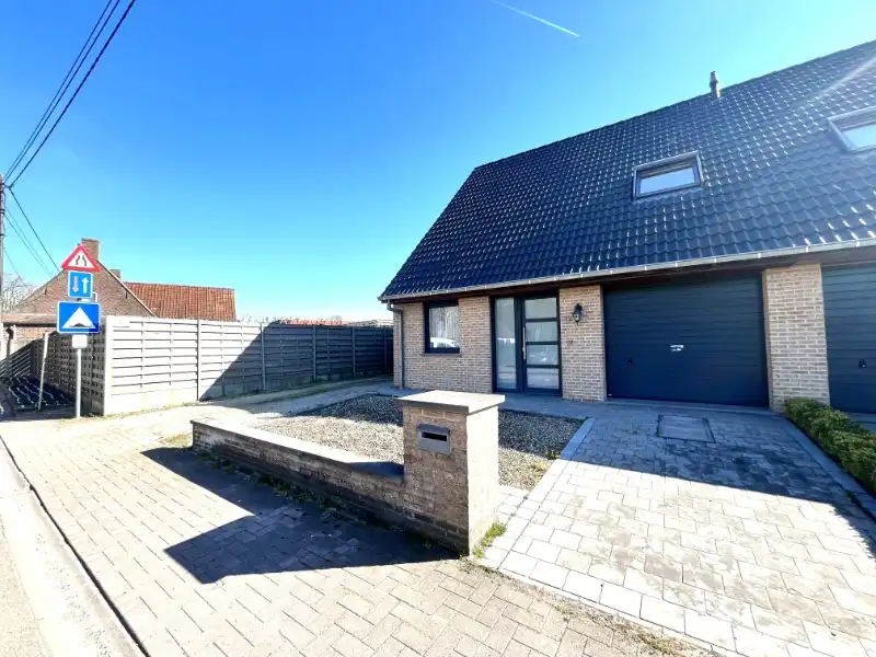 Woning met slaapkamer en badkamer gelijkvloers foto 2