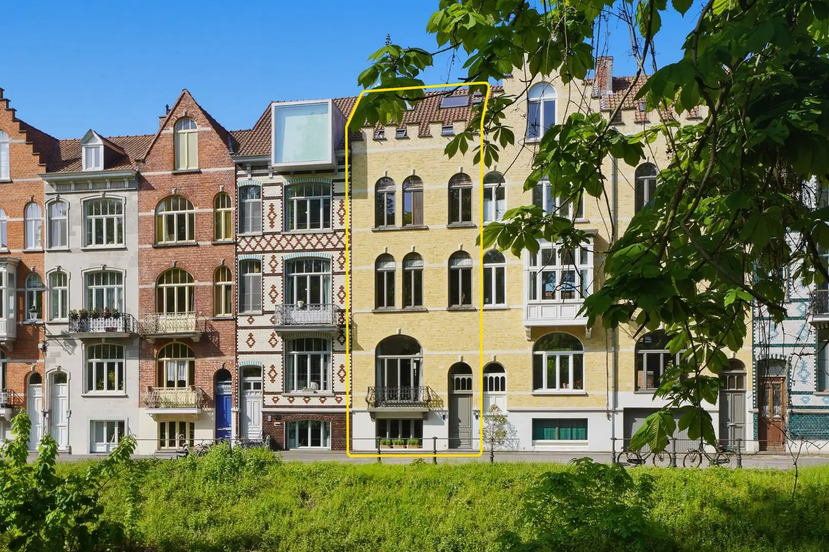 Exclusief gerenoveerd burgerhuis met zonnige stadstuin! foto 20