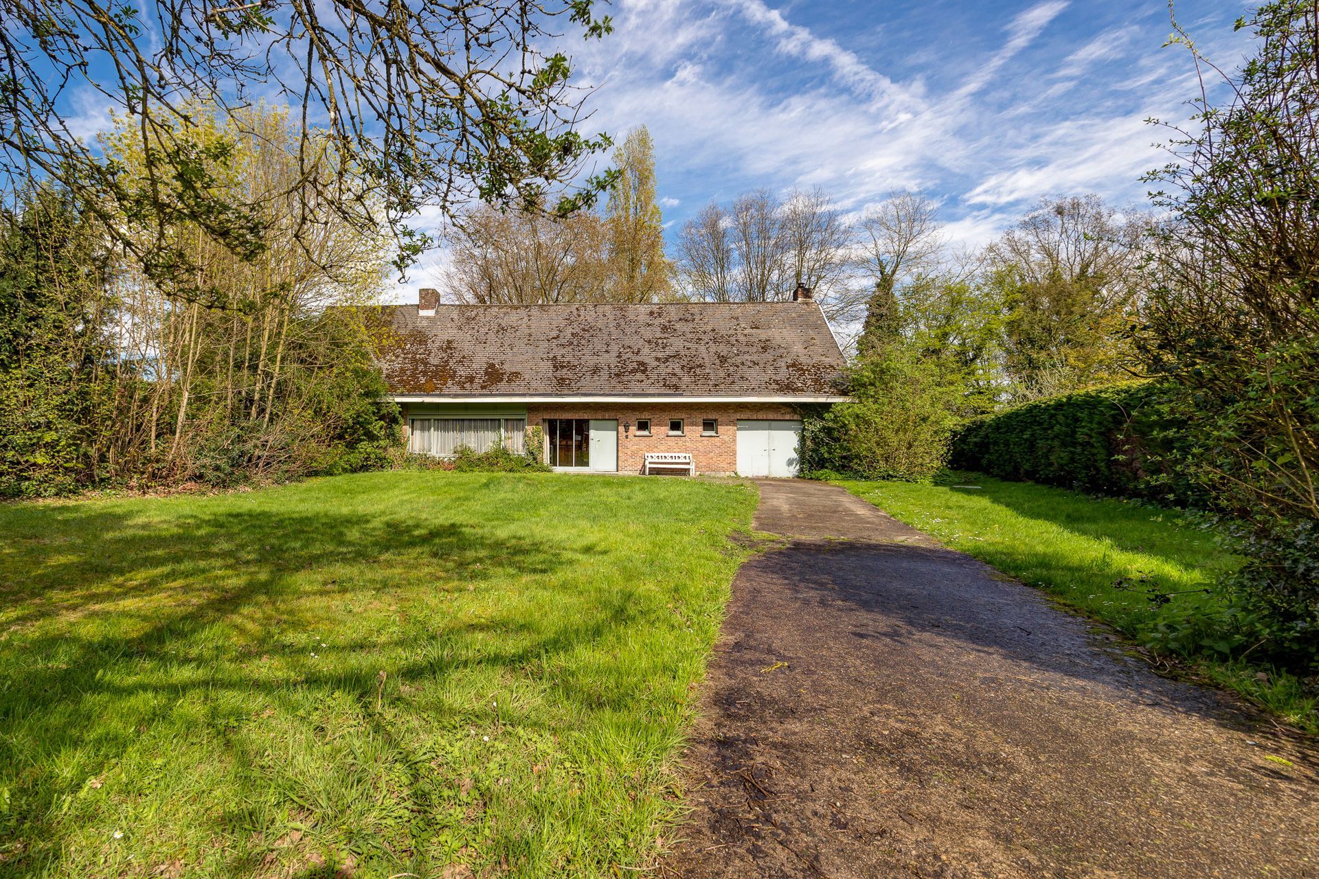 Hoofdfoto van de publicatie: Te renoveren villa / bouwgrond op toplocatie