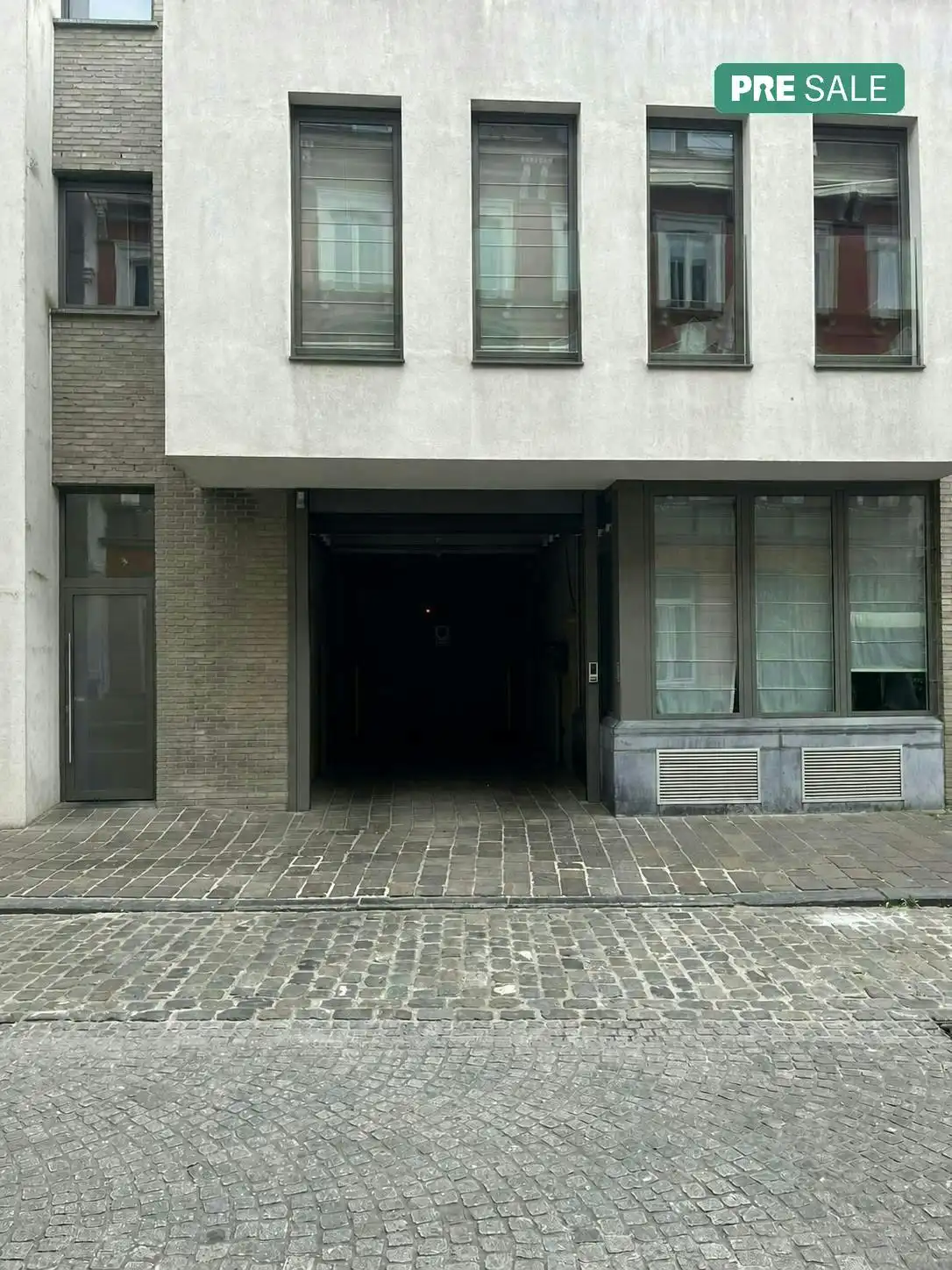 Garagebox te koop in hartje Brugge foto {{pictureIndex}}