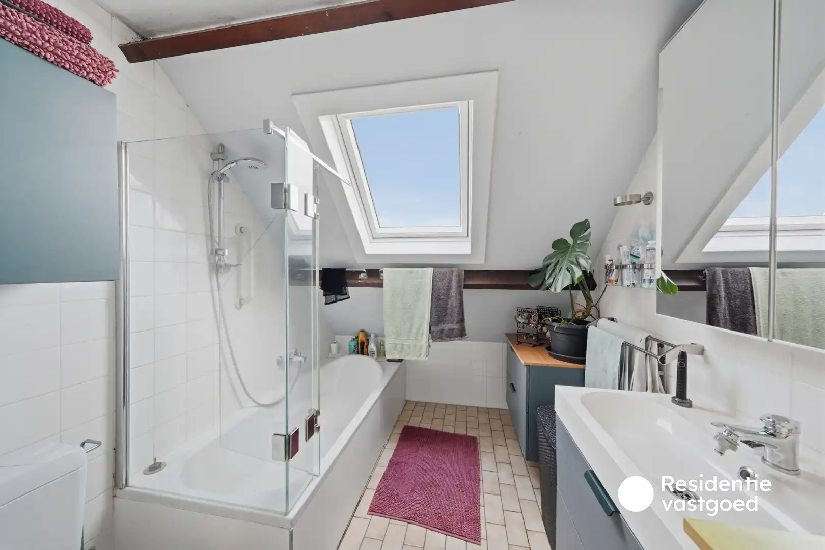 Opbrengsteigendom met 3 appartementen, garage en zonnig terras foto 13